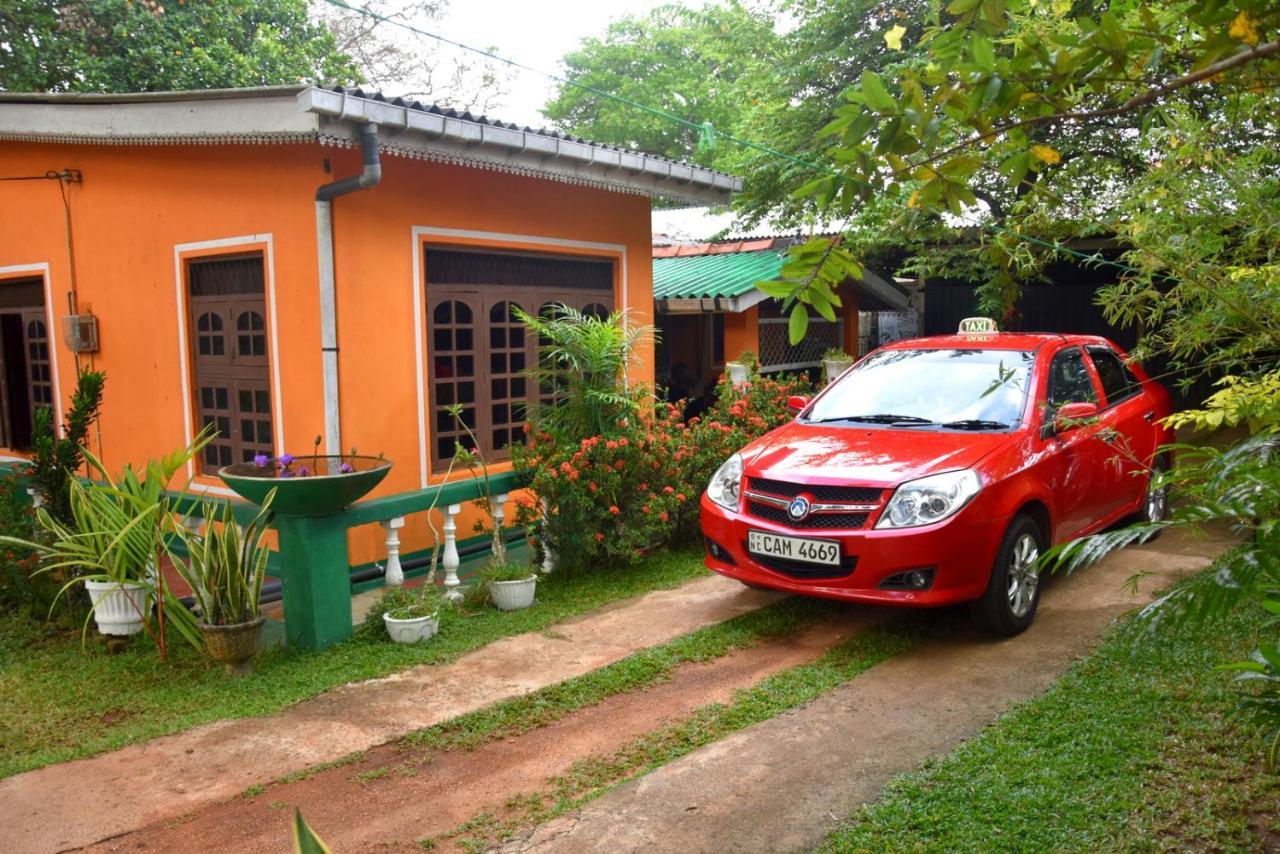 S P City Resort Anuradhapura Buitenkant foto