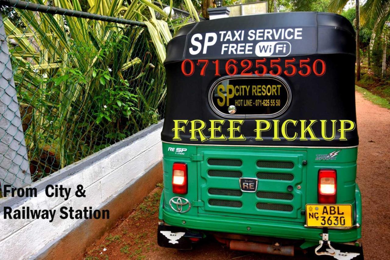 S P City Resort Anuradhapura Buitenkant foto
