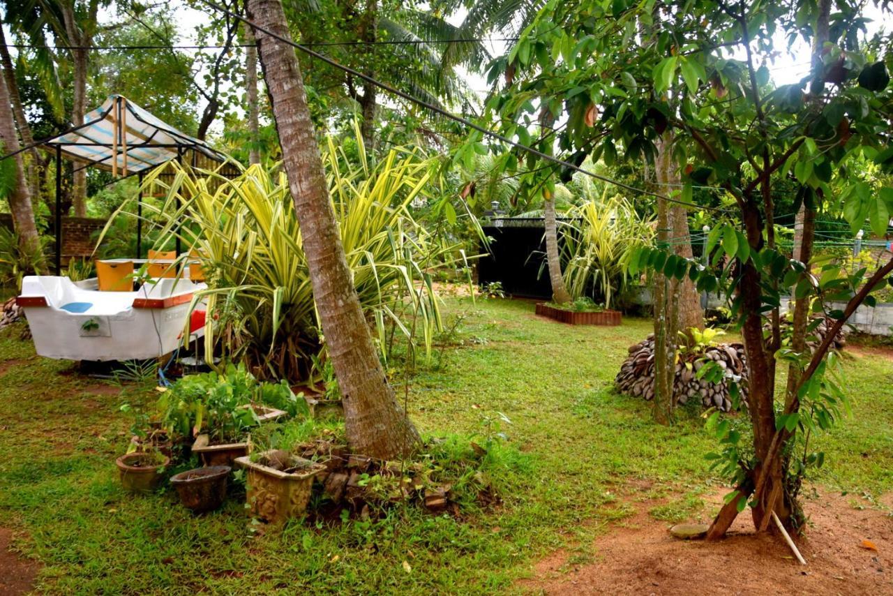S P City Resort Anuradhapura Buitenkant foto