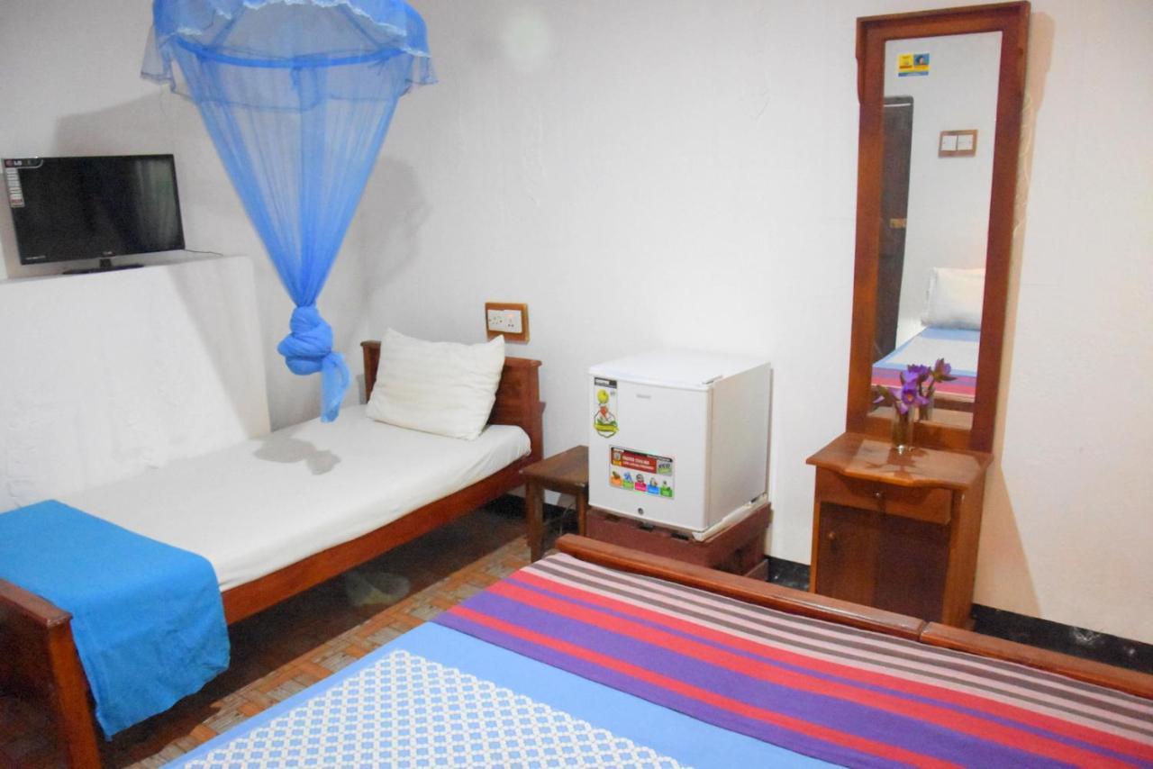 S P City Resort Anuradhapura Buitenkant foto
