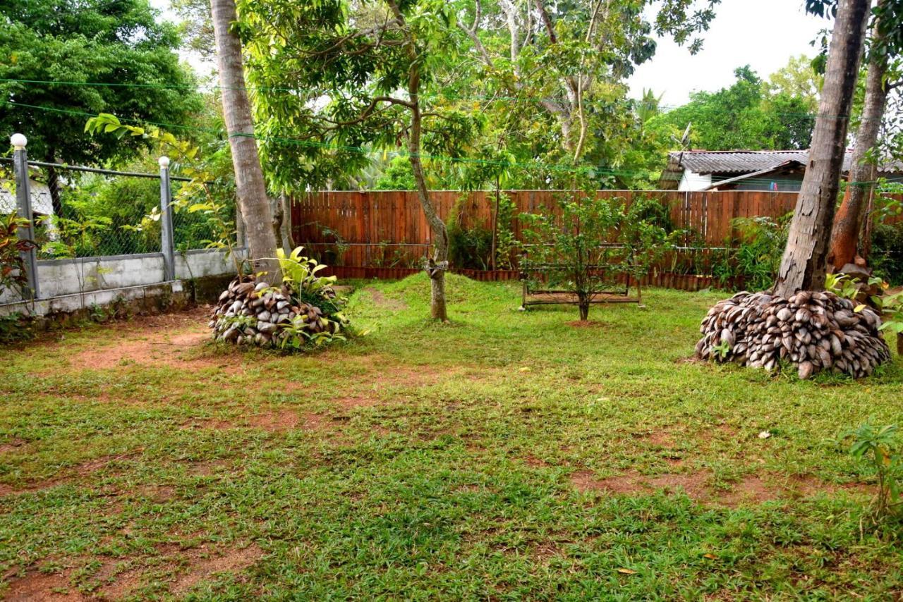 S P City Resort Anuradhapura Buitenkant foto